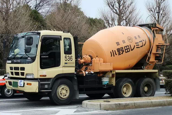 日本五十铃搅拌车
